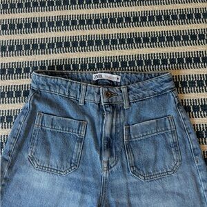 Zara Blue High-Waisted Jeans with Classic Denim Texture